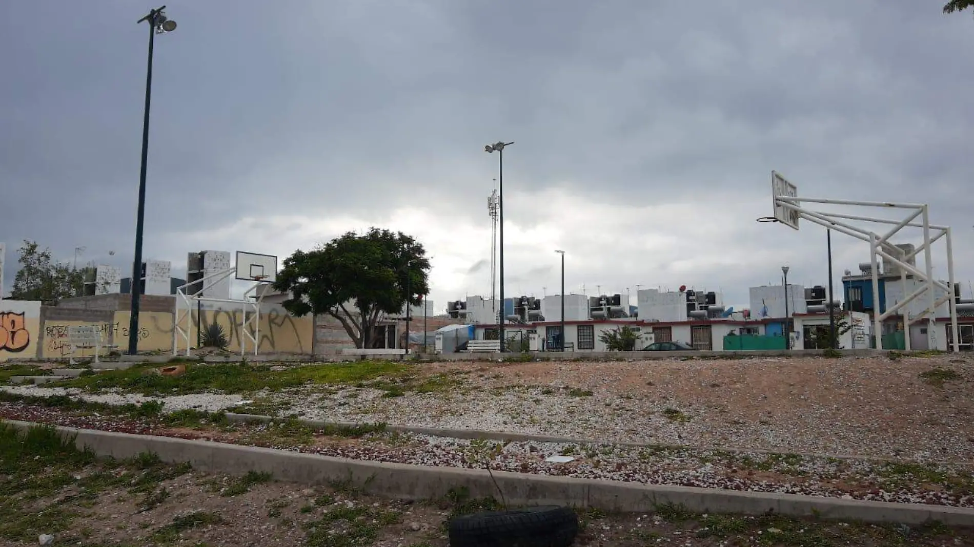 Jóvenes utilizan este espacio como punto de venta de drogas.  Monsetrrat García  El Sol de San Juan del Río.